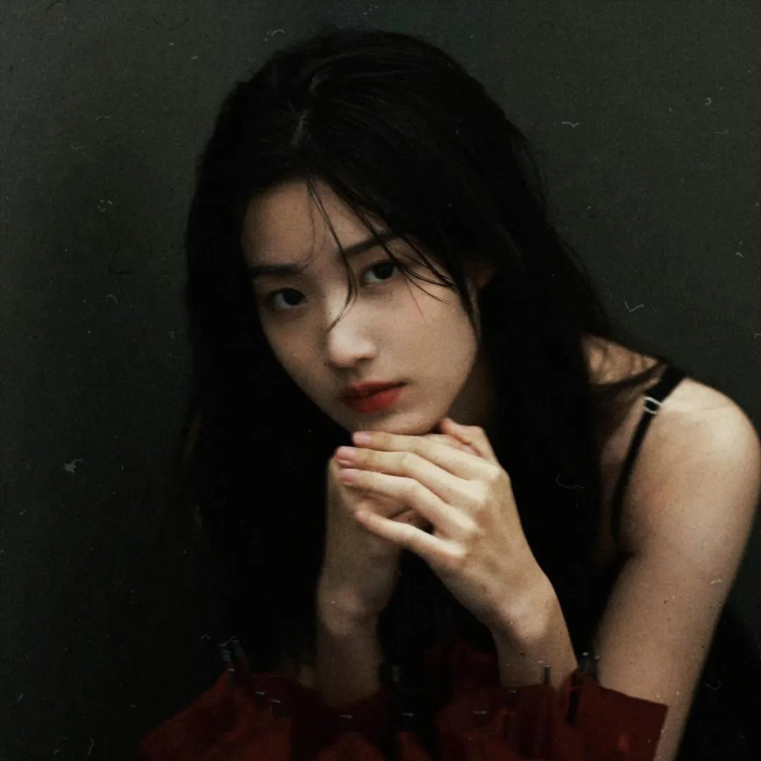 新娘向后跑